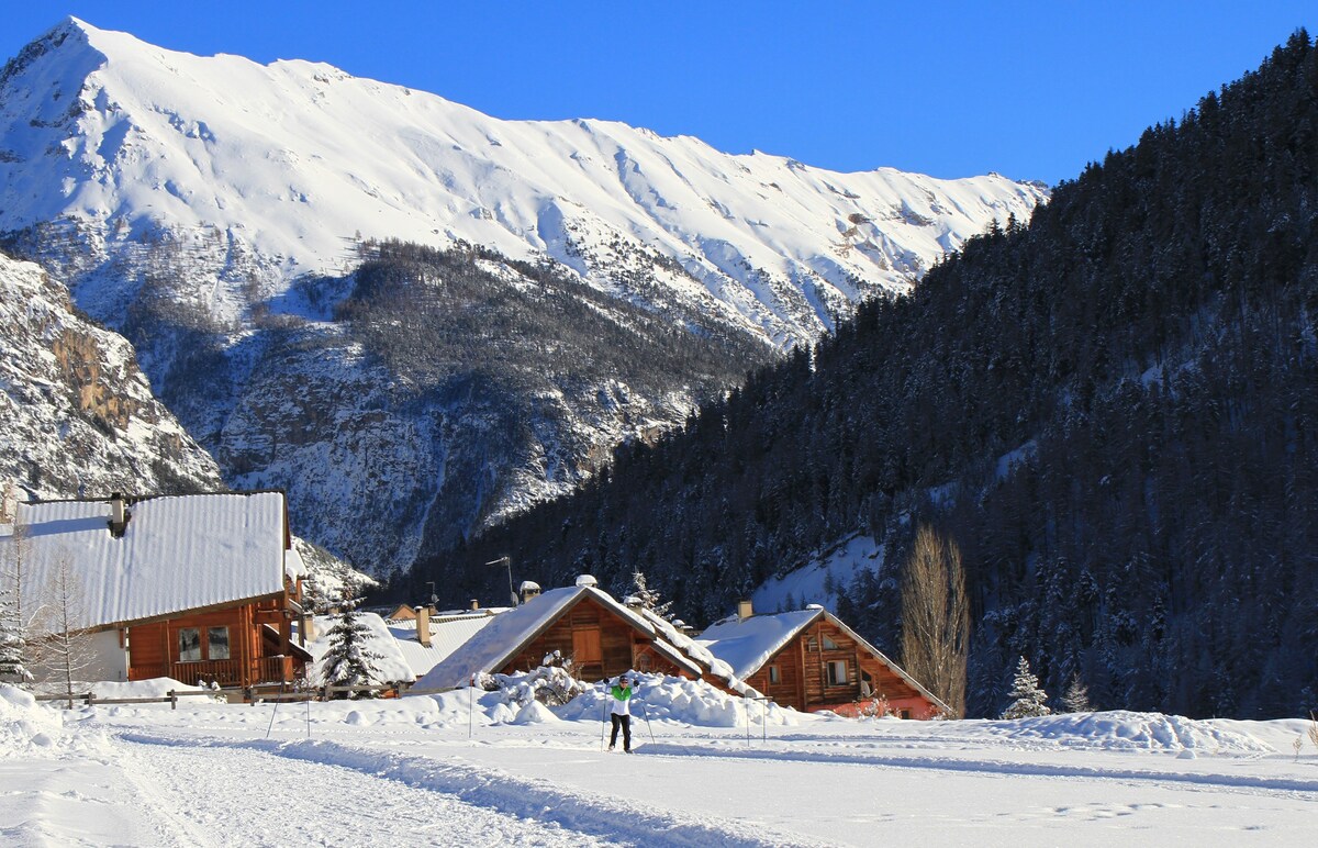 Chalet Le Mélézin hameau des Chazals Nevache