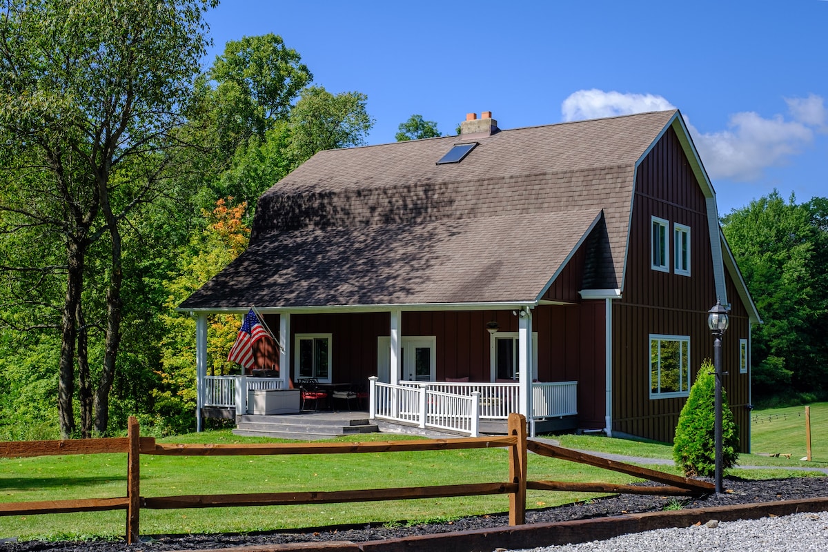 The Barn On Evergreen Pond