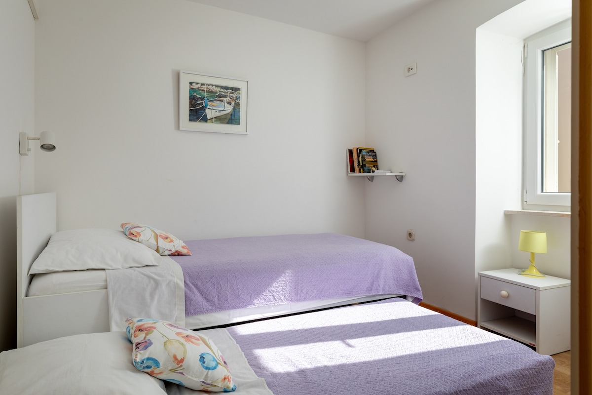度假屋Anima Maris -复式双卧室度假房源，带露台和海景