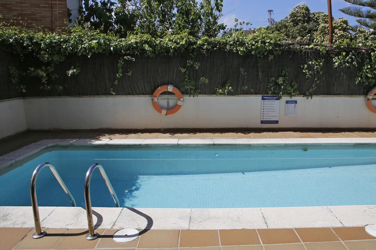AT067 Mediterrani: Apartment with communal pool near the beach