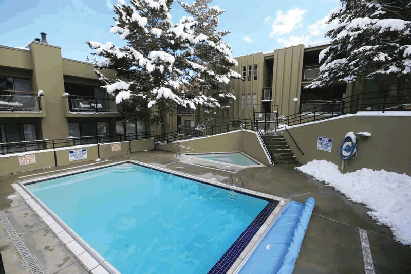 Walk from Park City Lifts to Heated Pool/Hot Tub