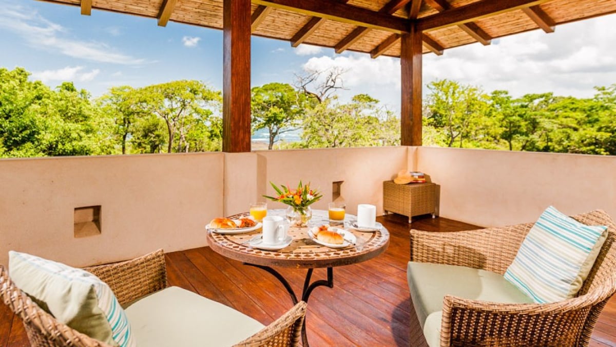 Casa Cay Luxury Beachfront in Hacienda Pinilla