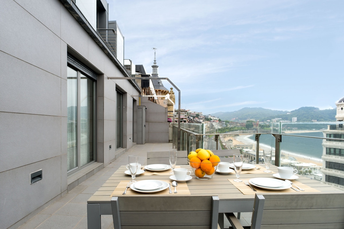 Niza La Concha, terrace with beach views
