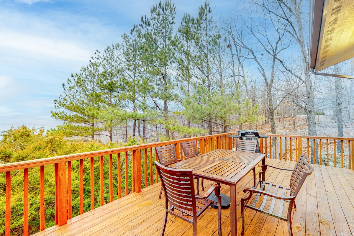 Beautiful 3BR with amazing views & fireplace