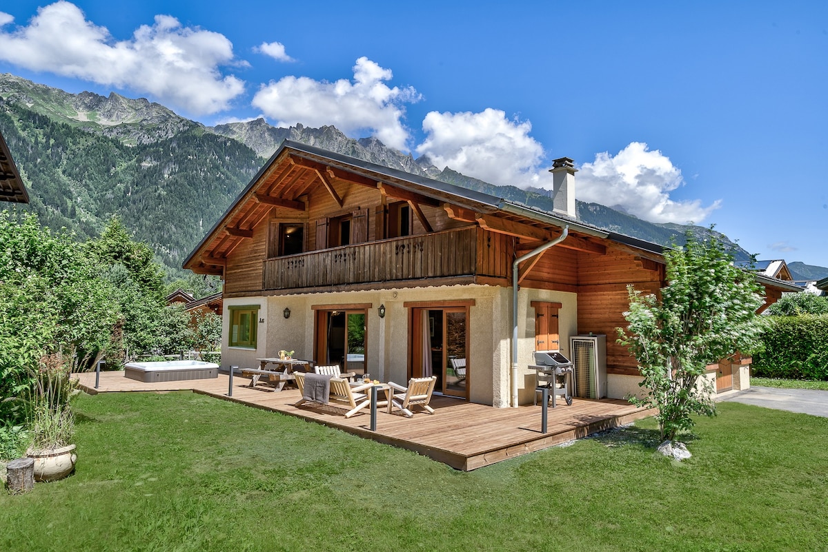 Stylish Chalet with Hot Tub in Peaceful Area