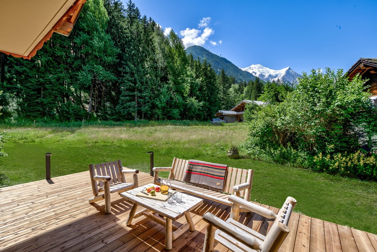 Stylish Chalet with Hot Tub in Peaceful Area
