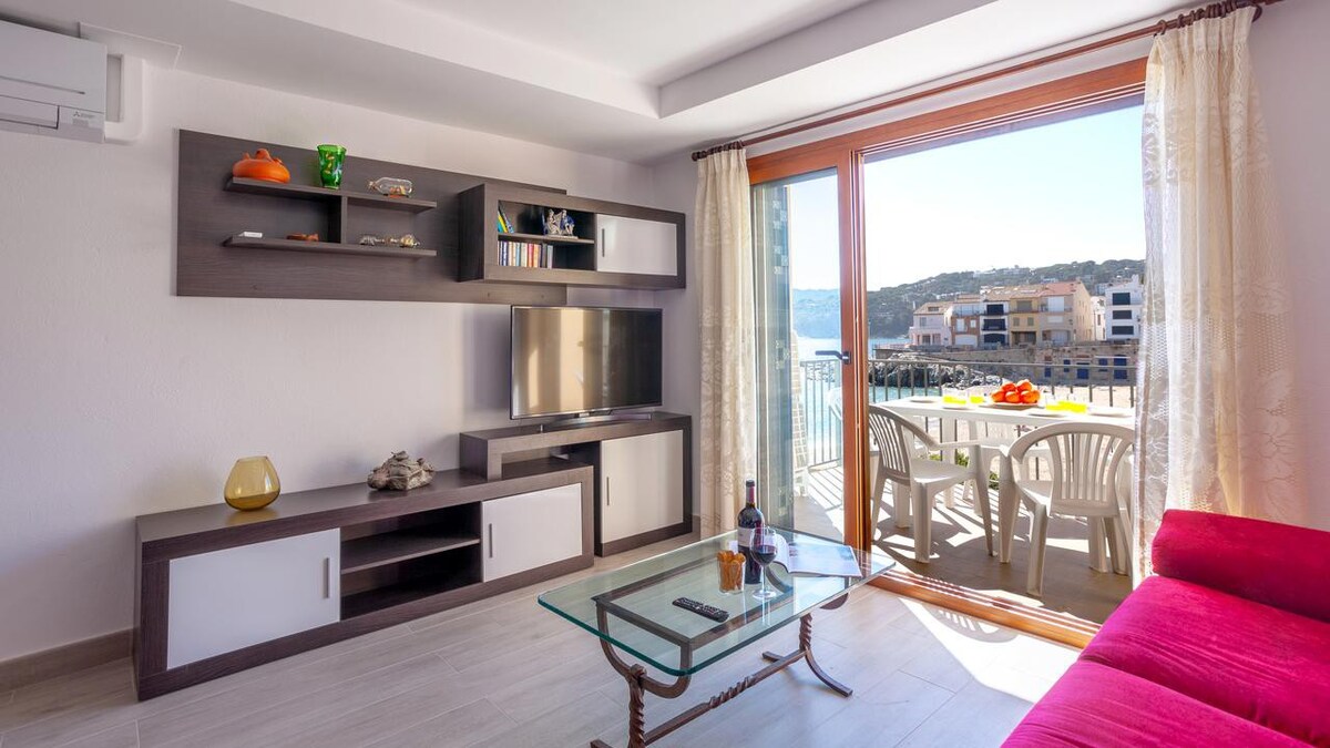voramar a pế canadell-seafront apartment-calella