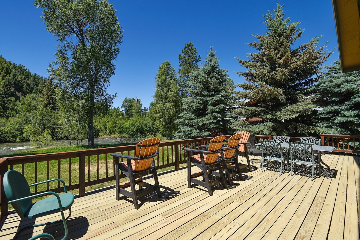 Large 3BR Riverfront | WoodStove | Balcony