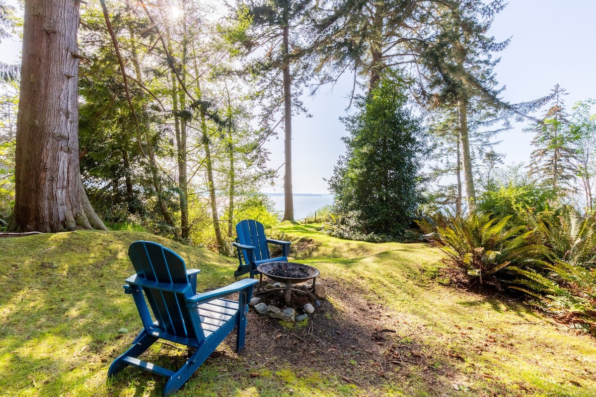 Westside Waterfront View Home - AvantStay | Hottub