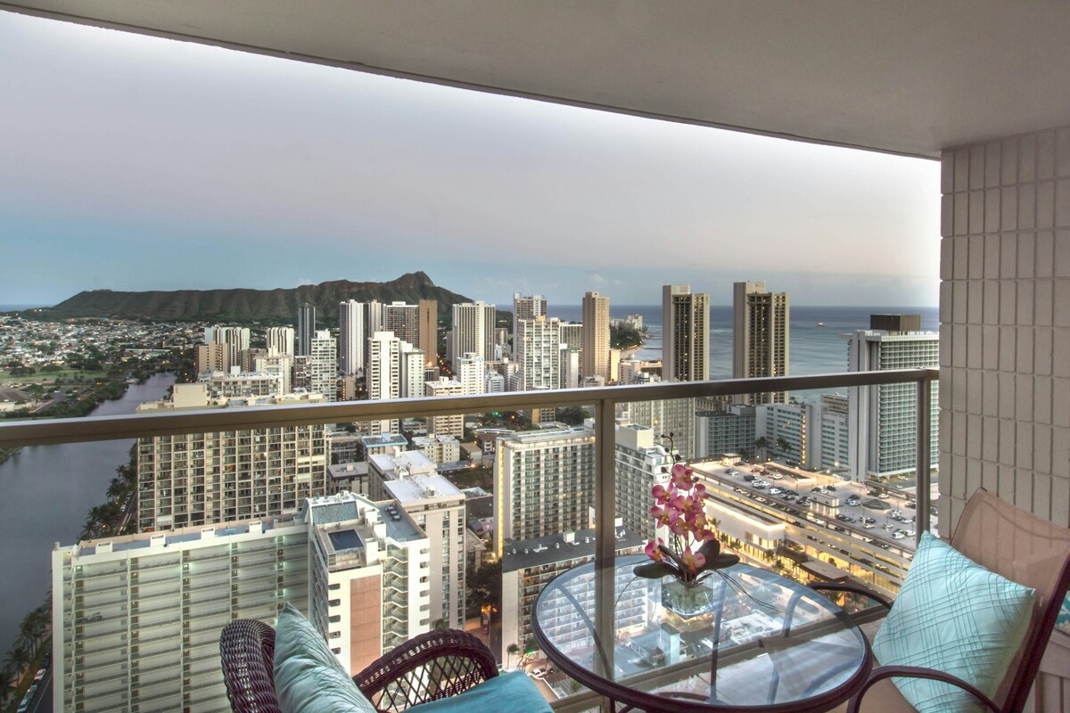 Superb Studio Oceanview 43rd-Floor | Balcony