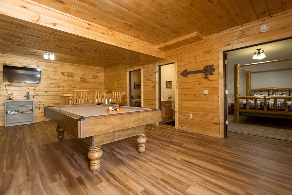 Stunning Log Cabin Billiards Hot Tub Firetable