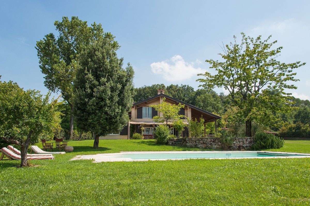 皮亚琴扎（ Piacenza ）带泳池的独家别墅