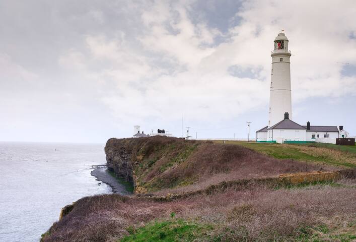 Nash Point Lighthouse, Marcross, Llantwit Major的民宿