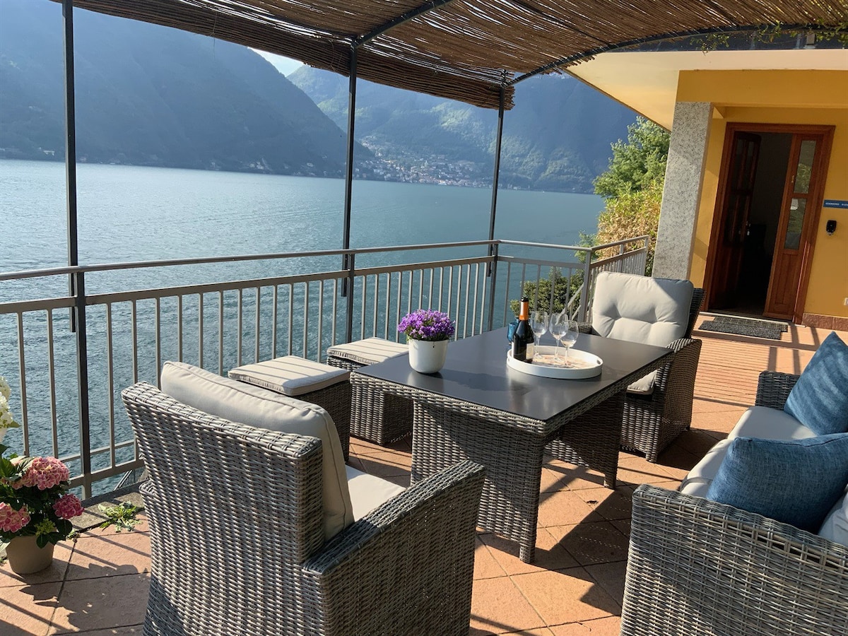 Gardino Villa Rosina lake front luxury apartment