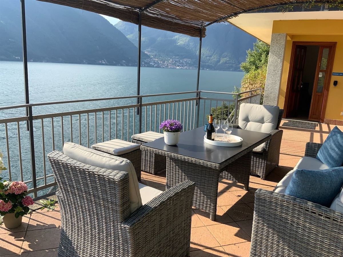 Gardino Villa Rosina lake front luxury apartment