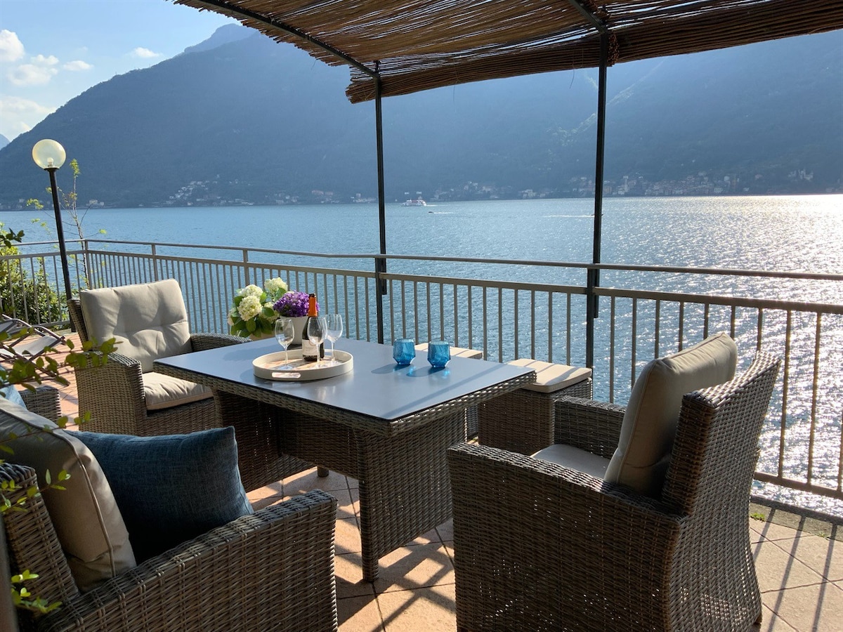 Gardino Villa Rosina lake front luxury apartment