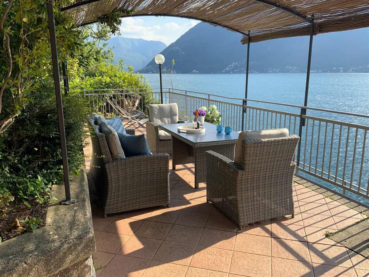 Gardino Villa Rosina lake front luxury apartment