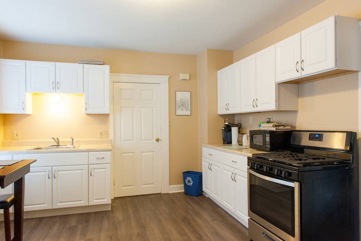 Tremont的宽敞客房、厨房、卫生间
