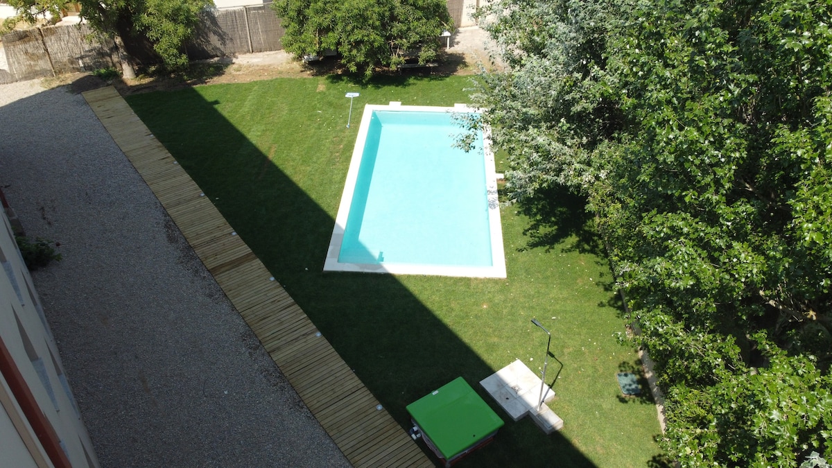 Apartamento asequible con piscina cerca de la play