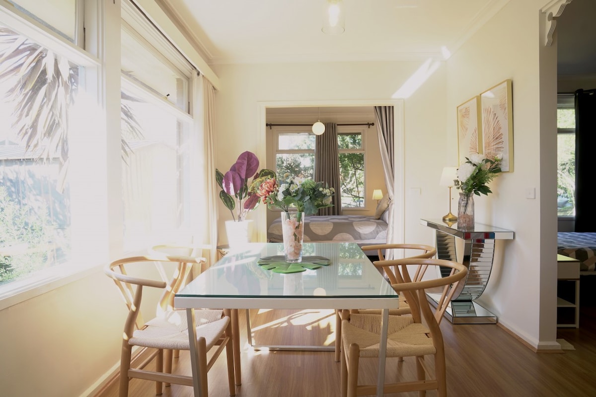 Family Home in Prime Location Melbourne Free WIFI