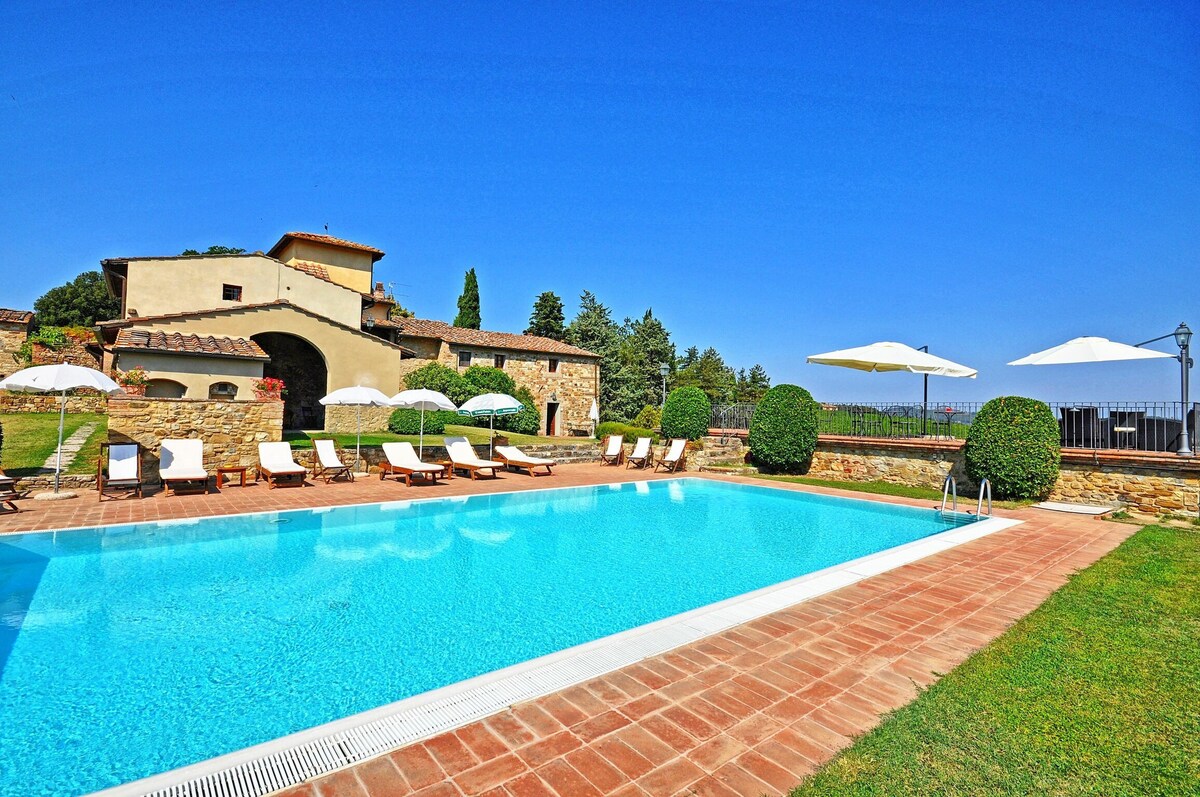 Tenuta 4 - Country house with swimming pool on the