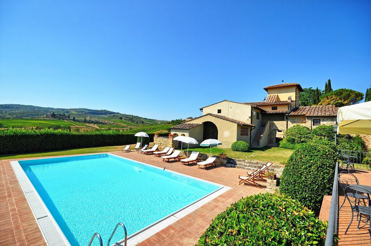 Tenuta 4 - Country house with swimming pool on the