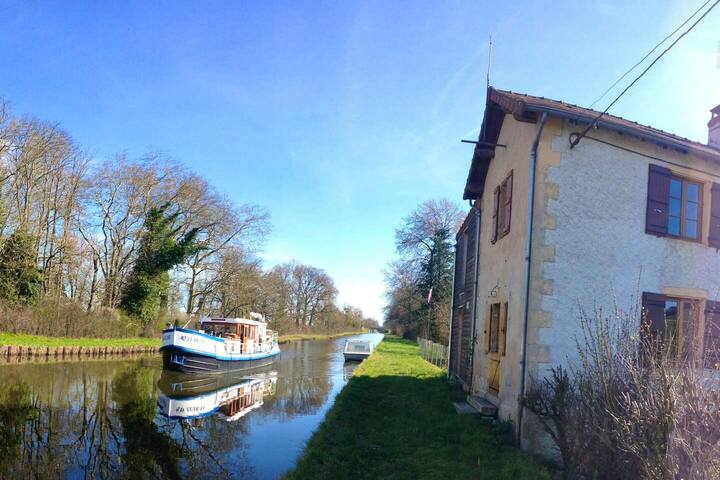 Bourg-le-Comte的民宿