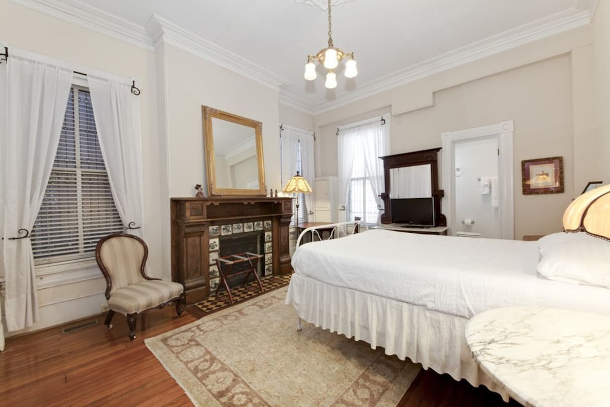 Historic DuPont Circle Inn ~ Victorian Room