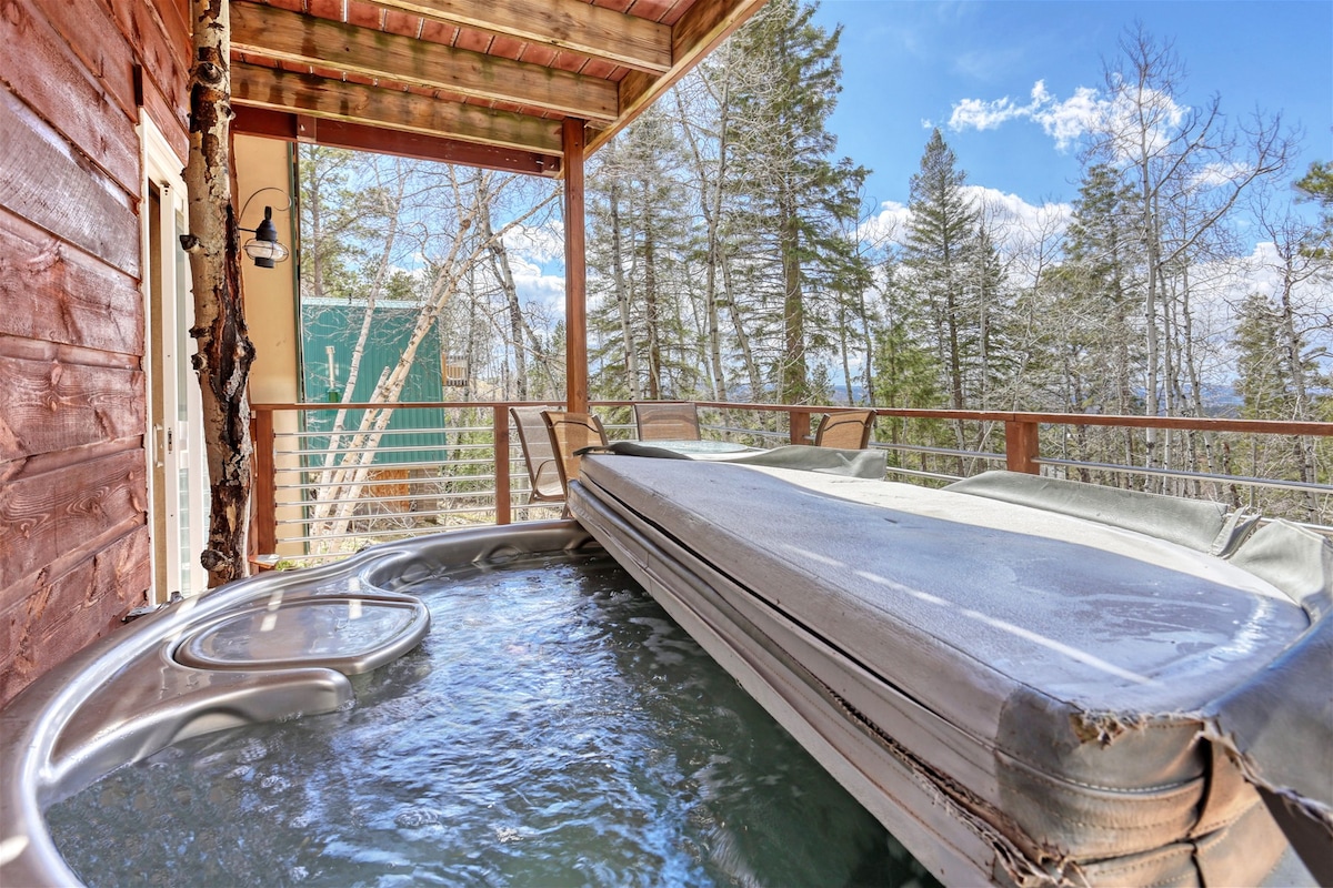Mountain Pine Retreat with private hot tub and wif