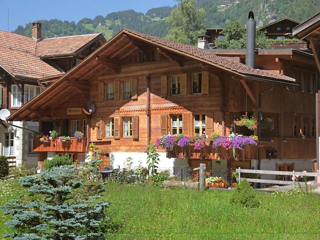 卢达本纳(Lauterbrunnen)的民宿