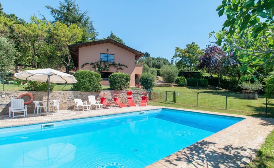 Agriturismo Il Poggio, two houses sharing a fenced pool, Casa Rosa