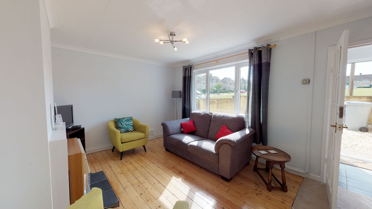 Taphouse Avenue Witney holiday home