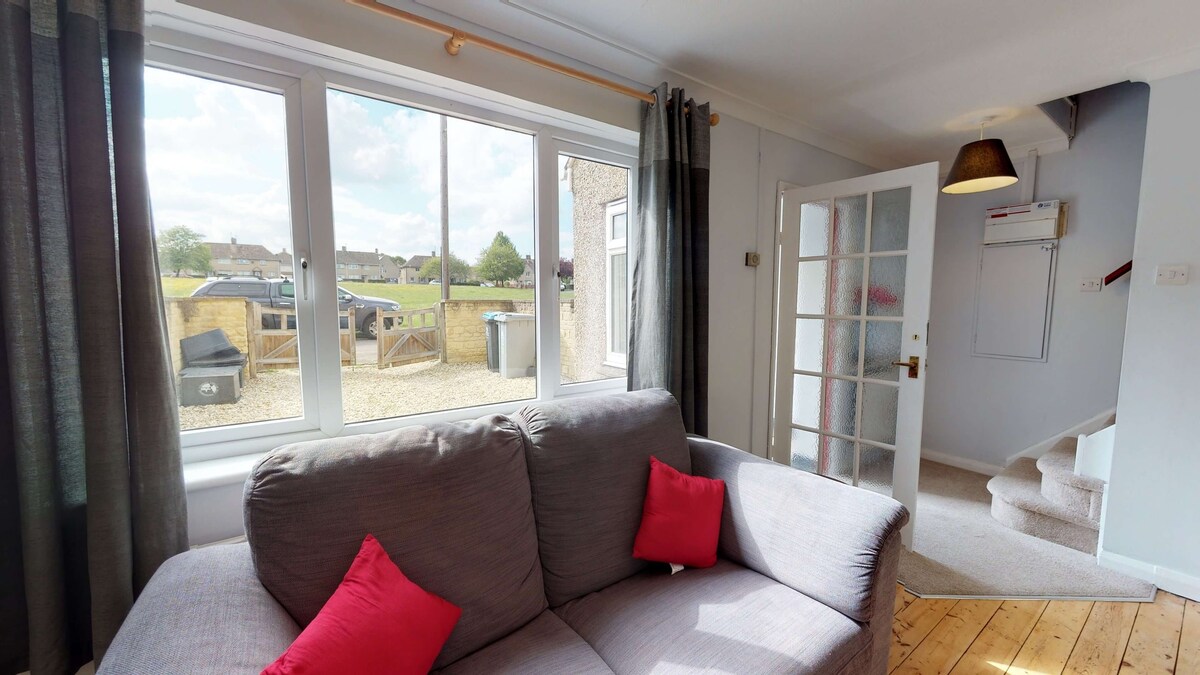 Taphouse Avenue Witney holiday home