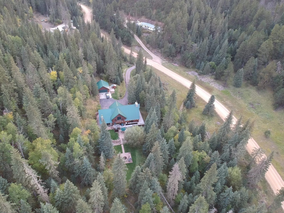 Bear Butte Gulch Lodge -带峡谷的私人小屋