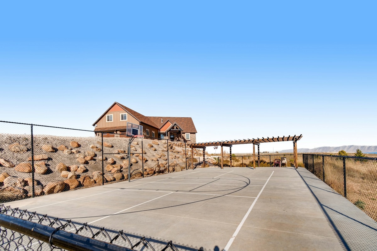 10BR Lakeview | Hot Tub | Balcony | Firepit