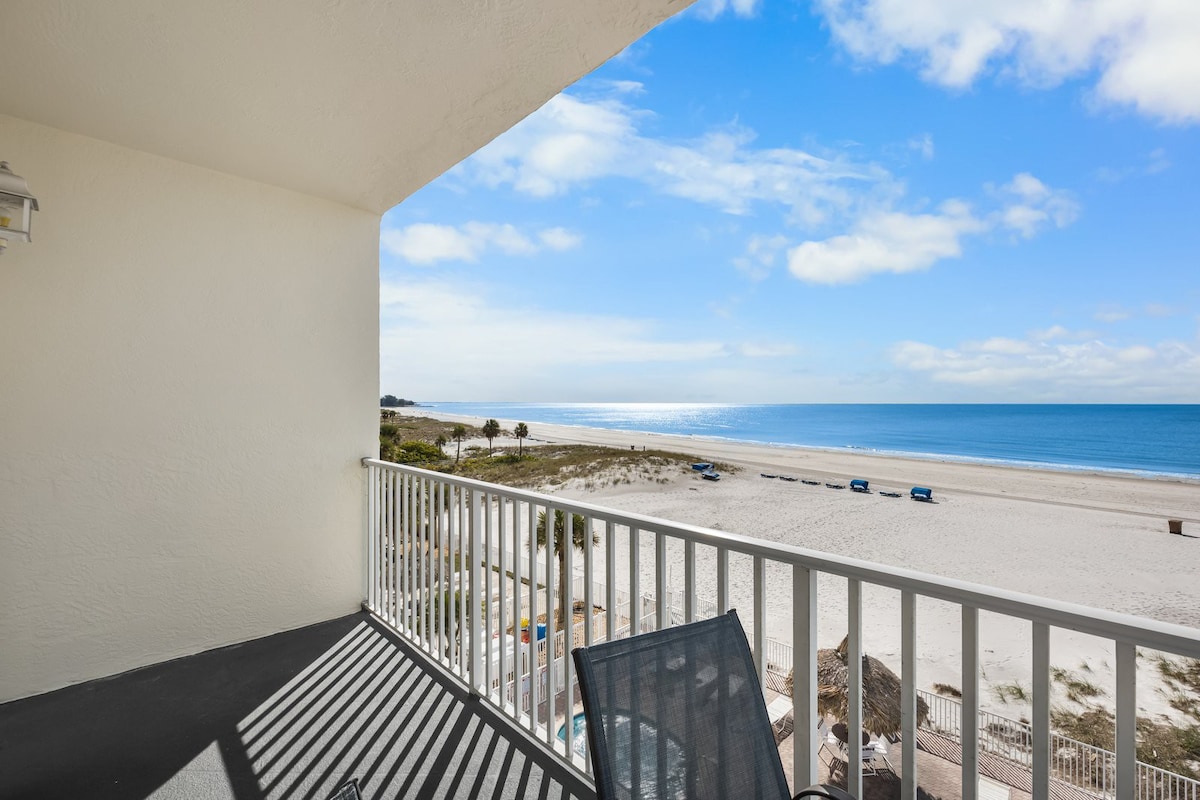 Direct Beachfront - Pool & Hot Tub on Beach