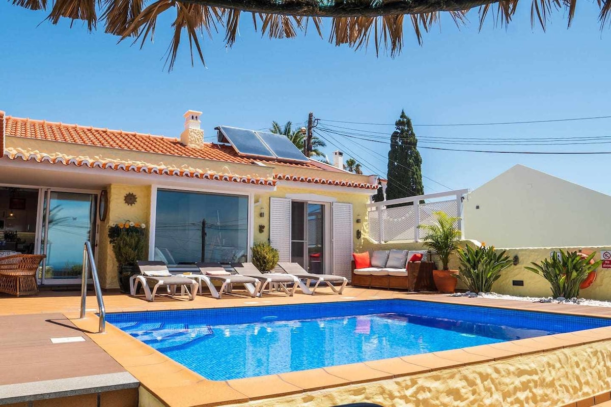 Sea View Vila - Charming with BBQ + swimming pool