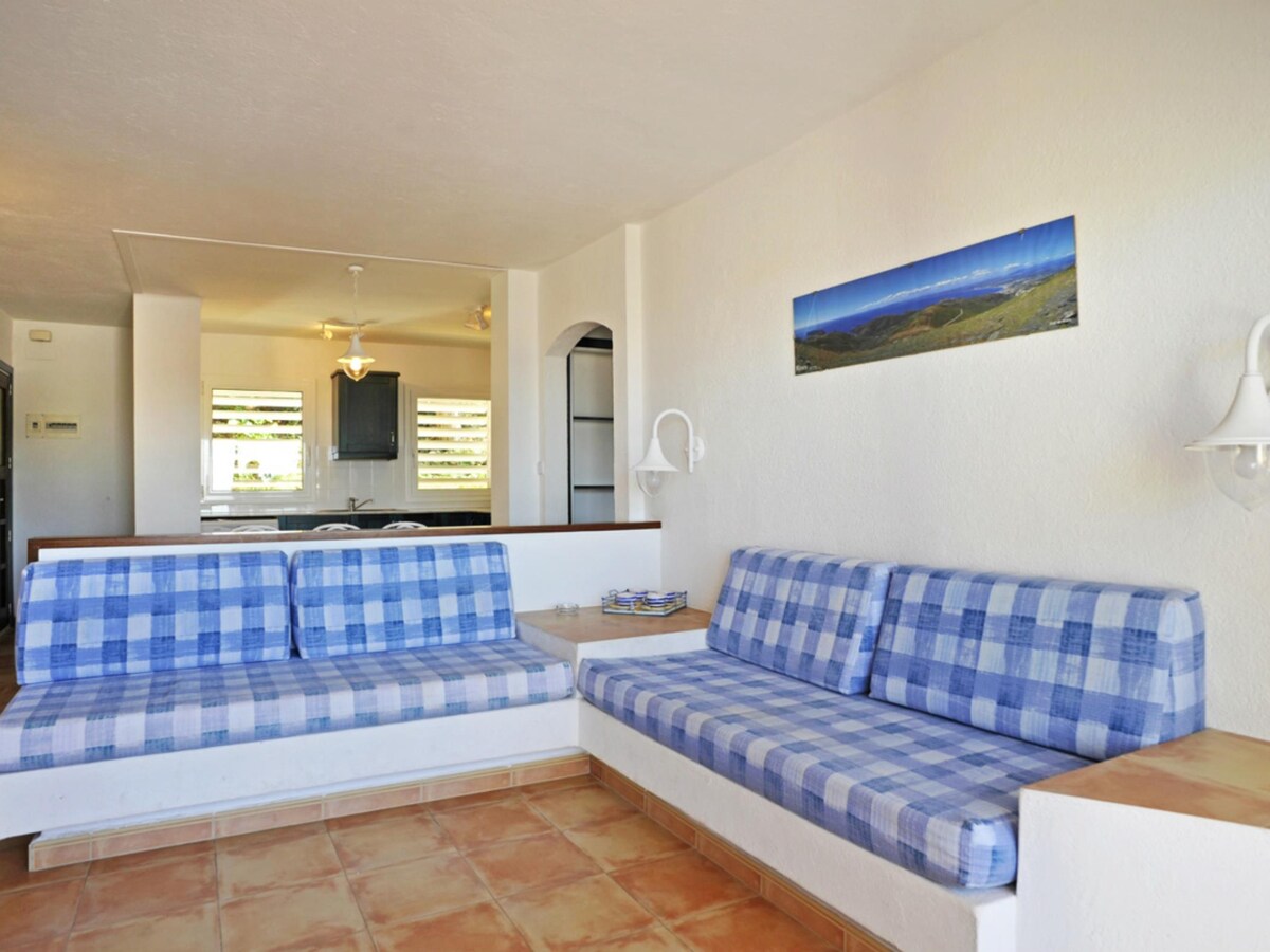 双卧室公寓，可欣赏海景，距离沙滩50米。