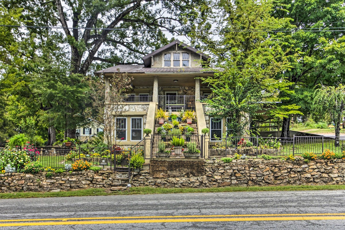 位于主街历史悠久的「Hardy House」，带火坑！