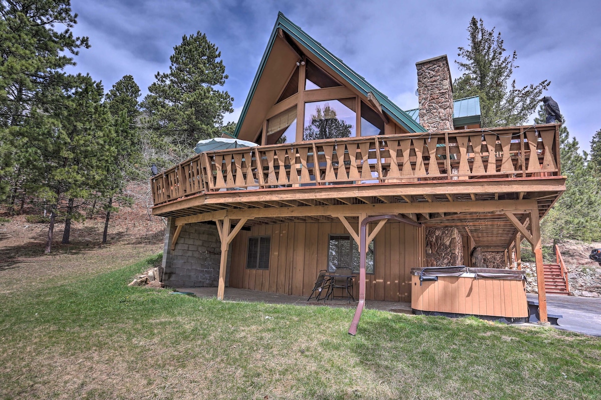 Black Hills Hideaway w/ Wraparound Deck & Hot Tub!