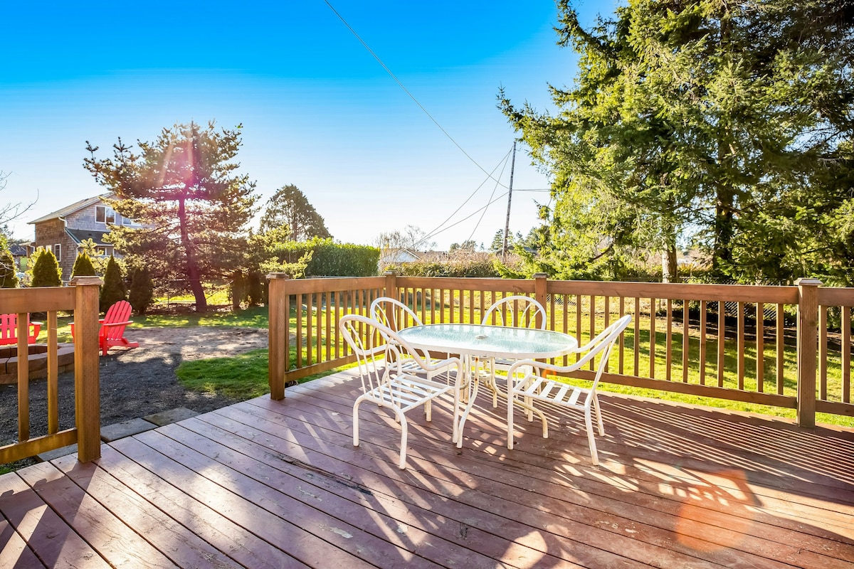 Updated 2BR Dog Friendly | Fireplace | Deck