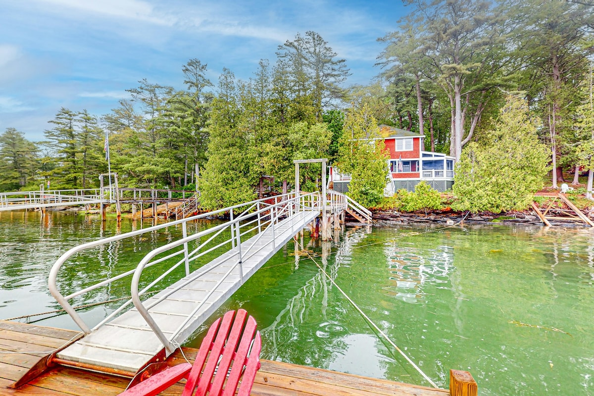 Lovely 4BR Riverfront | Dock | WoodStove | Deck