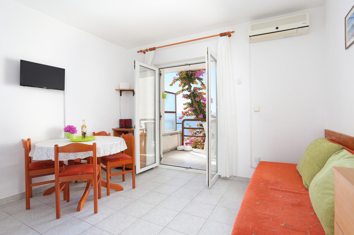 A-11723-b One bedroom apartment with terrace and