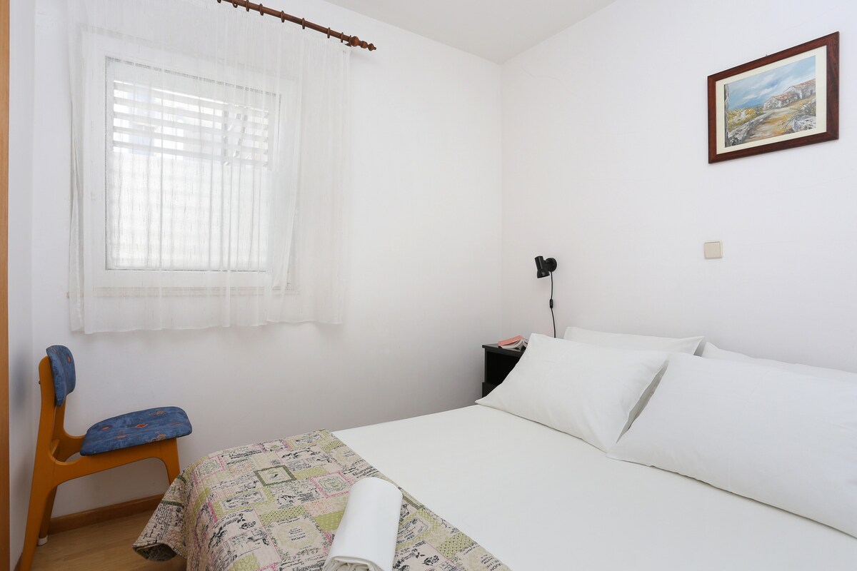 A-11723-b One bedroom apartment with terrace and