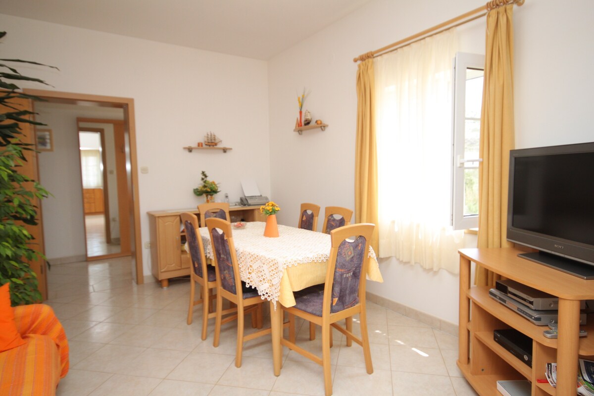 A-6291-a Three bedroom apartment with terrace and