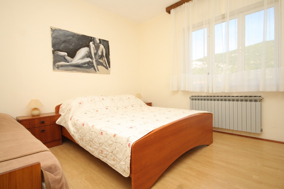 A-8844-b One bedroom apartment with balcony and