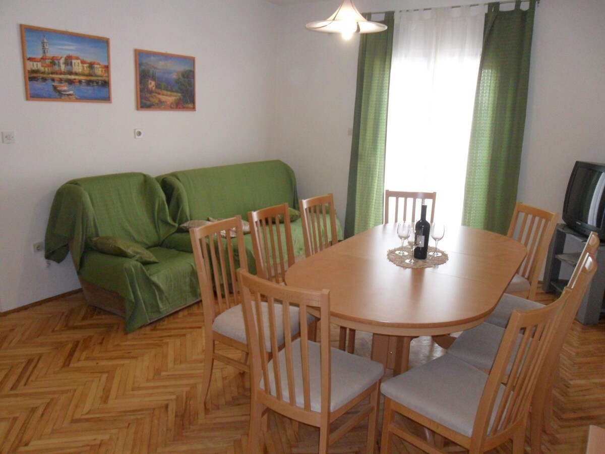 A-6141-a Three bedroom apartment with terrace and