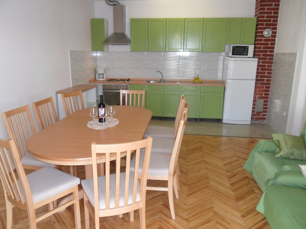 A-6141-a Three bedroom apartment with terrace and