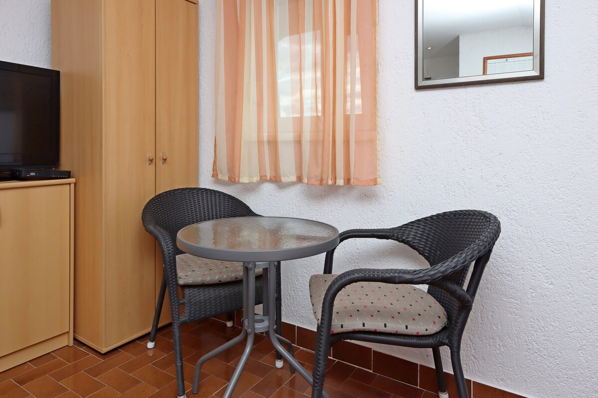 AS-415-a Studio flat with terrace and sea view