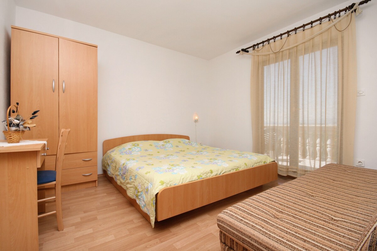 A-5438-a Two bedroom apartment with terrace and